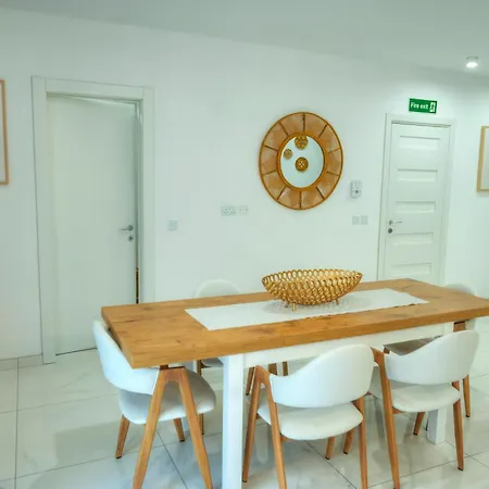 Apartamento Stylish & Large 2 Bedroom With Internal Yard Dcut1-1