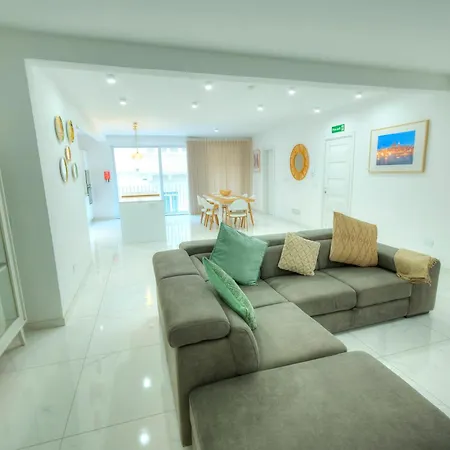 Stylish & Large 2 Bedroom With Internal Yard Dcut1-1 Apartamento