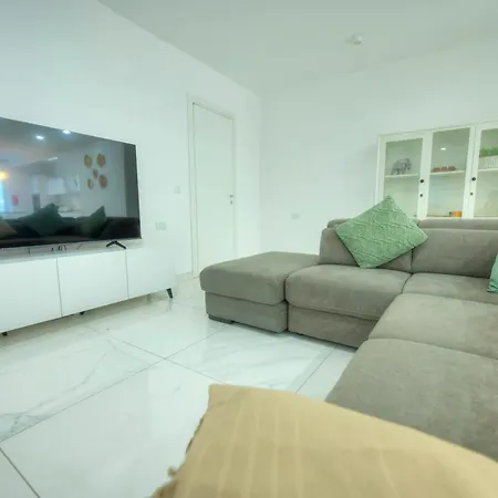 Stylish & Large 2 Bedroom With Internal Yard Dcut1-1 * Sliema