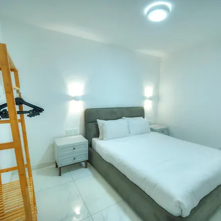 Stylish & Large 2 Bedroom With Internal Yard Dcut1-1 Apartamento Sliema
