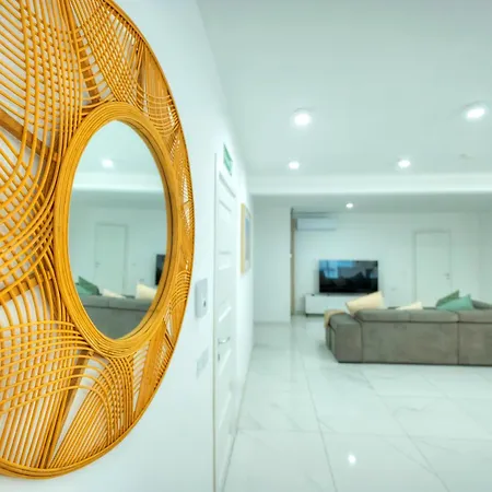 Stylish & Large 2 Bedroom With Internal Yard Dcut1-1 Sliema