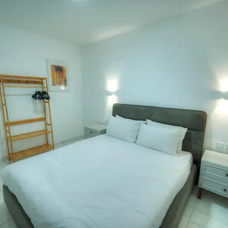 Stylish & Large 2 Bedroom With Internal Yard Dcut1-1 Sliema