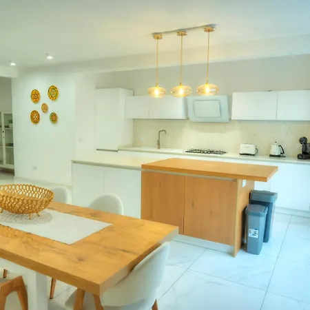 Apartamento Stylish & Large 2 Bedroom With Internal Yard Dcut1-1