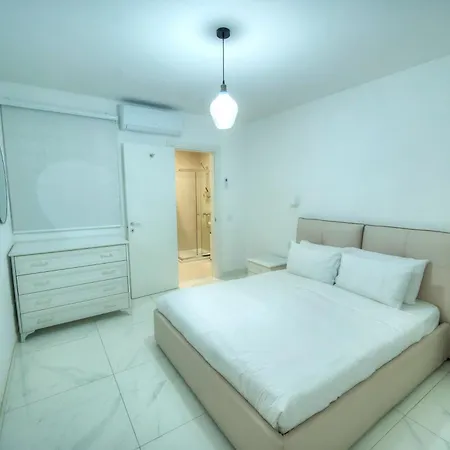 Stylish & Large 2 Bedroom With Internal Yard Dcut1-1 Apartamento Sliema