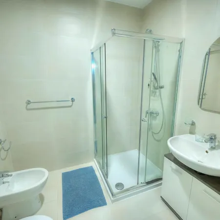 Stylish & Large 2 Bedroom With Internal Yard Dcut1-1 * Sliema